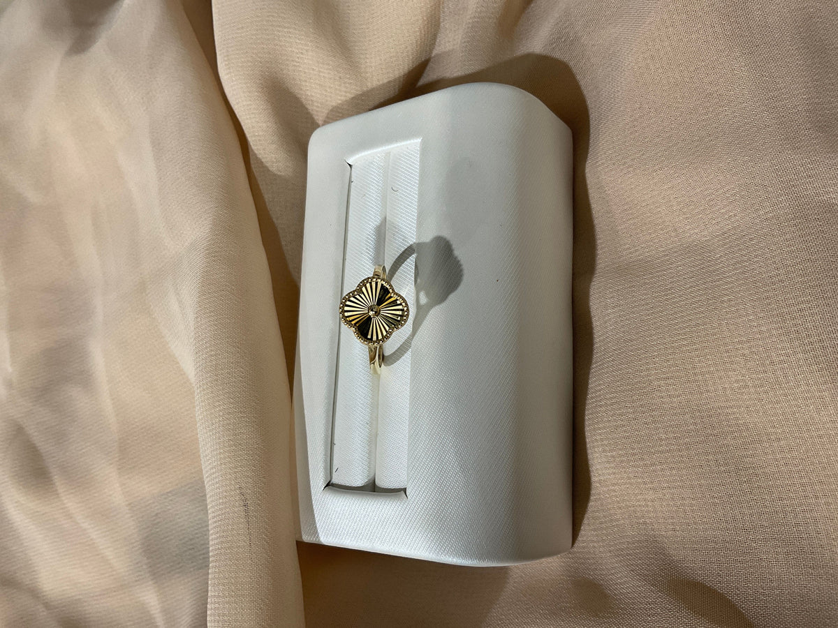 14k Gold. Clover Ring #7
