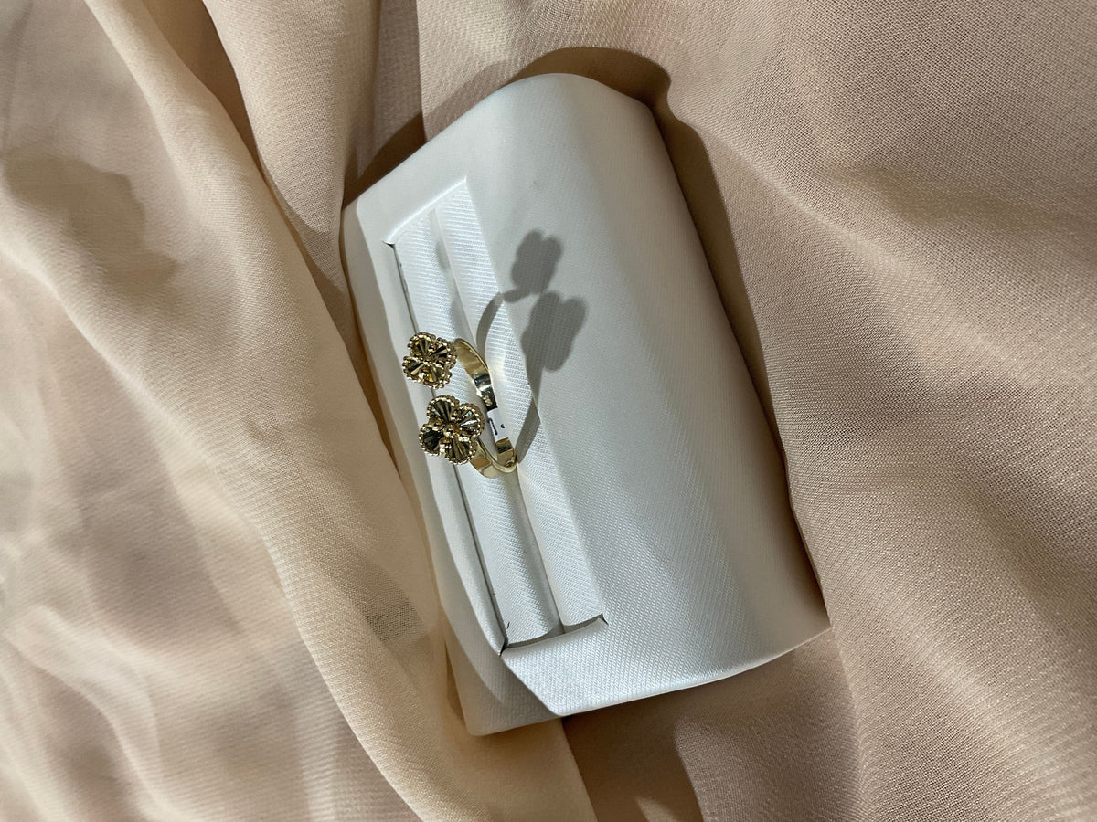 14k Magic Alhambra Between the Finger Ring