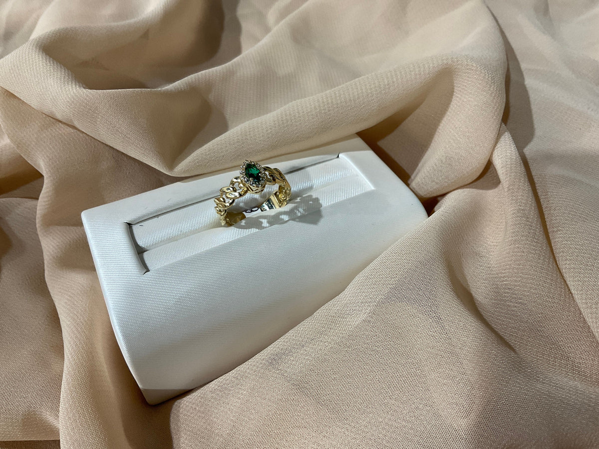 14k Gold Green Stone Ring