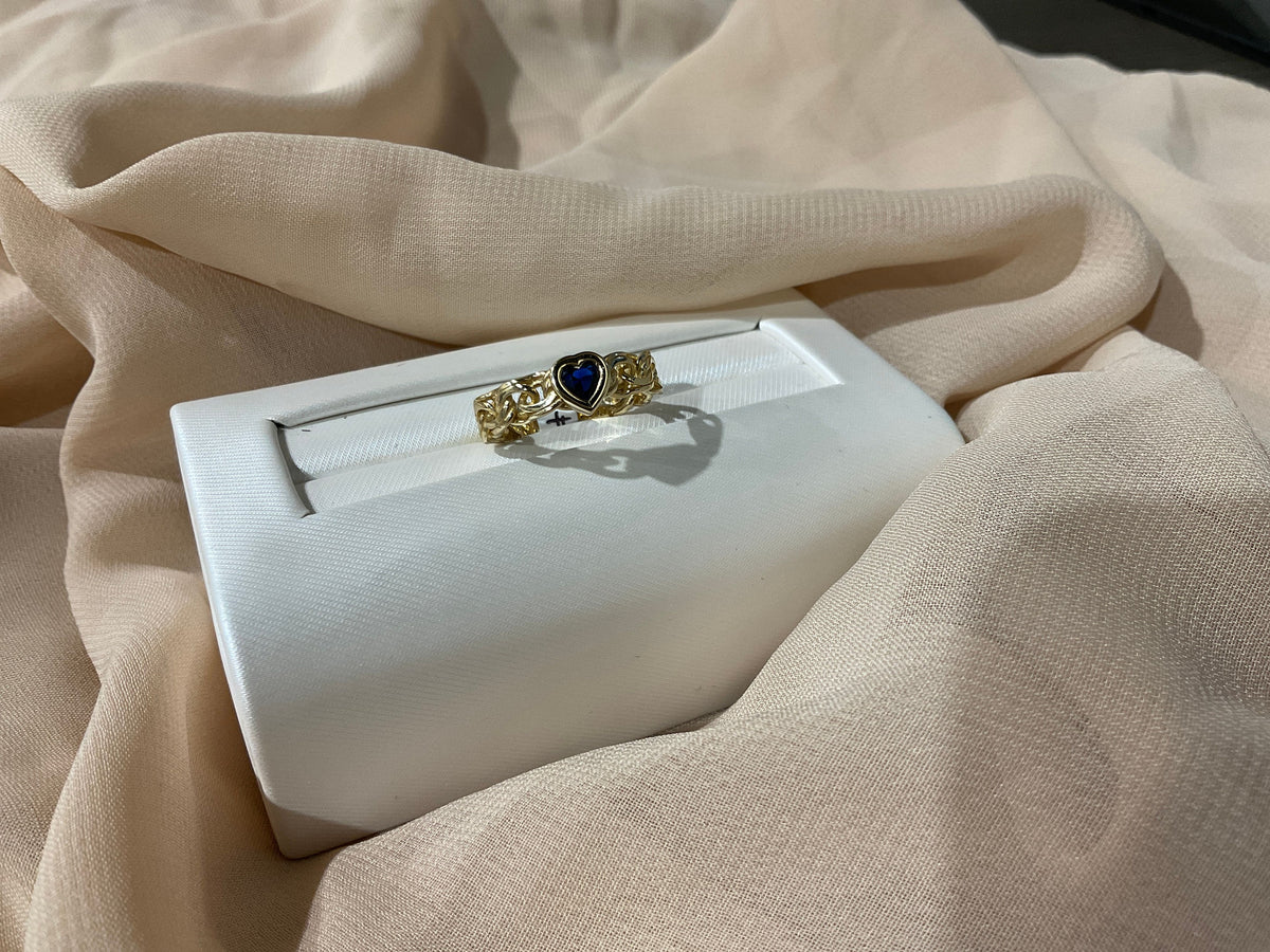14k Gold Blue Heart Sapphire Ring