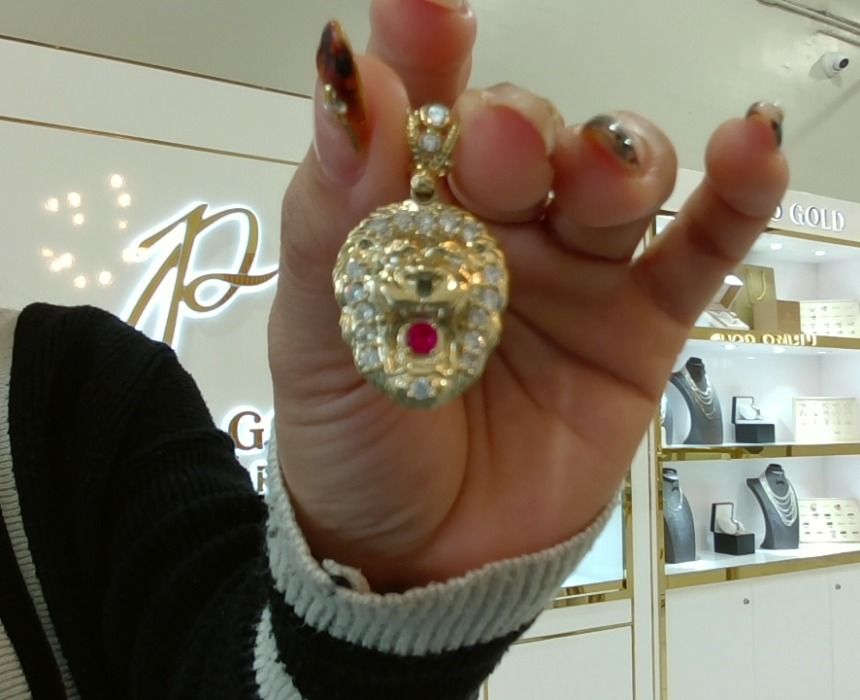 10KT Gold Lion Head w/CZ Pendant